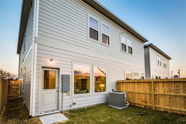 4143 Griggs Rd in Houston, TX - Building Photo - Building Photo