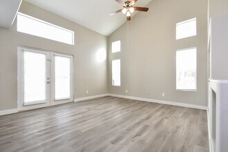 7716 Donald Nelson Ave in Las Vegas, NV - Foto de edificio - Building Photo