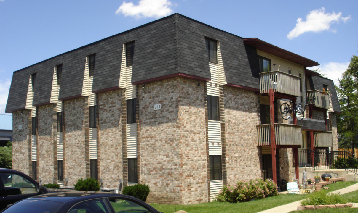 Lynnwood Apartments in Round Lake Beach, IL - Building Photo