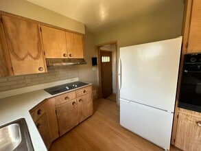 401 Hilltop Rd in Marion, IA - Building Photo - Building Photo