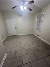 8253 S Brandon Ave in Chicago, IL - Building Photo - Building Photo