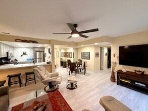 1975 N Vía Miraleste in Palm Springs, CA - Building Photo - Building Photo