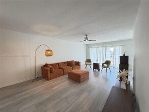 9700 E Bay Harbor Dr, Unit 408 in Bay Harbor Islands, FL - Foto de edificio - Building Photo