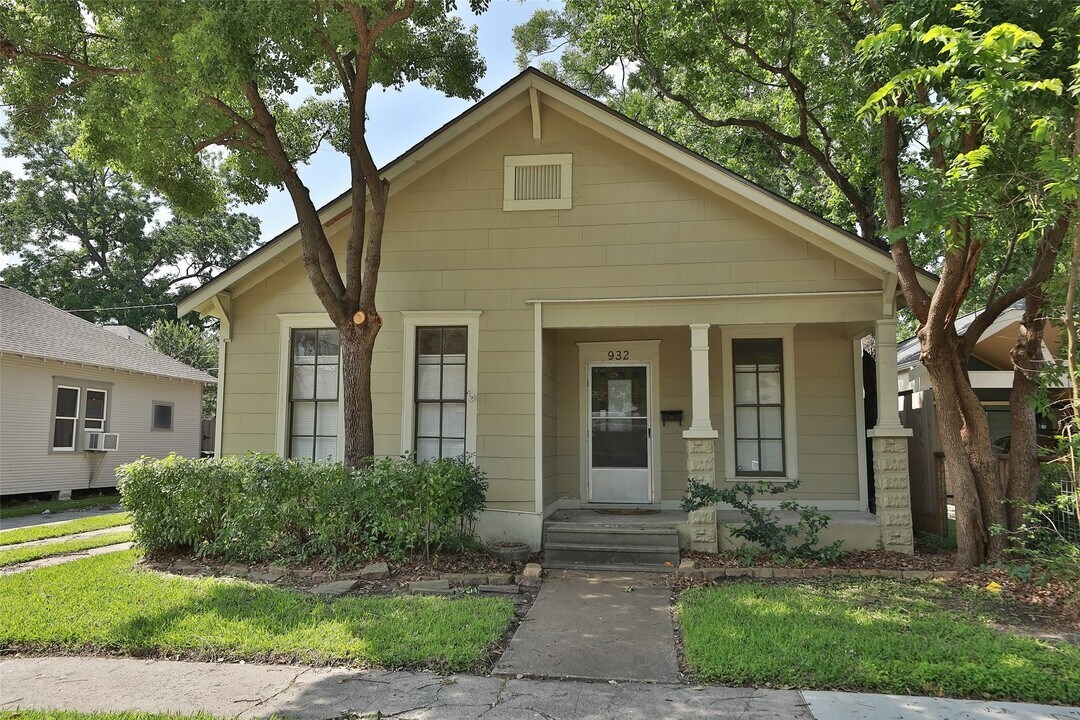 932 W Gardner St in Houston, TX - Building Photo