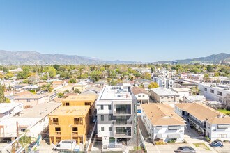 5230 Cahuenga in North Hollywood, CA - Building Photo - Building Photo