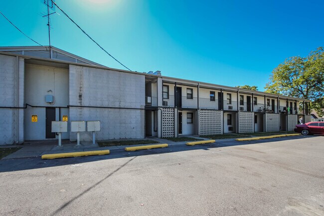 Woodlawn Place Apartments in Owensboro, KY - Building Photo - Building Photo