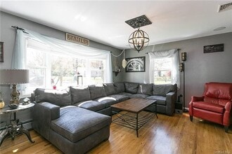 14 Alexander Dr in Brookfield, CT - Building Photo - Building Photo