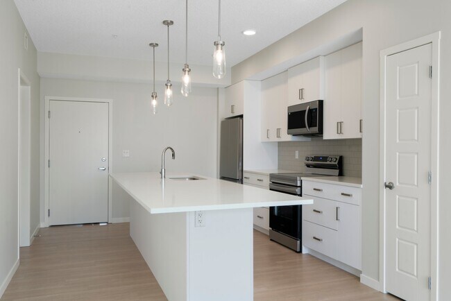 33-3433 Carringham Gate NW in Calgary, AB - Building Photo - Building Photo