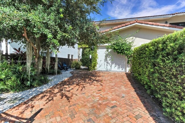 3061 Ohio St in Miami, FL - Building Photo - Building Photo