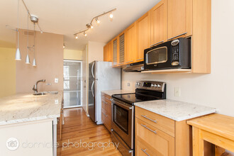 1540 N La Salle Dr, Unit 1804 in Chicago, IL - Building Photo - Building Photo