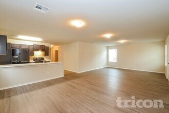 9726 Marbach Gdn in San Antonio, TX - Building Photo - Building Photo