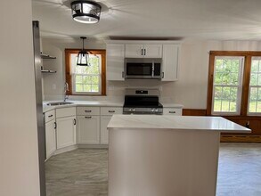 3 Crescent St in West Bridgewater, MA - Building Photo - Building Photo