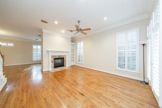 6318 Elm Ct in Bellaire, TX - Building Photo - Building Photo