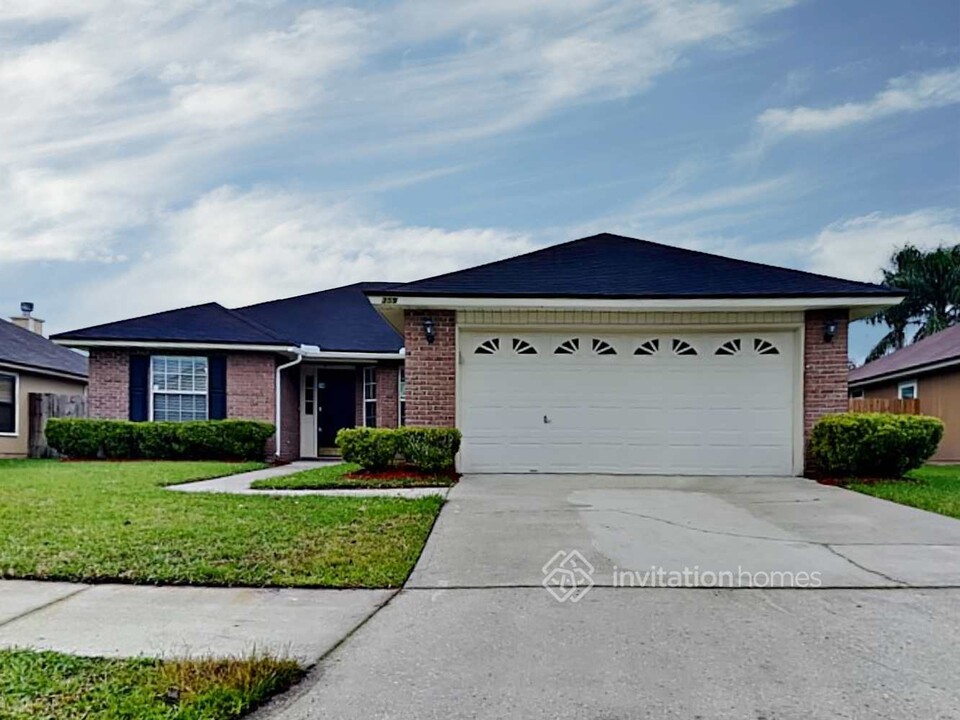 359 Summit Dr in Orange Park, FL - Building Photo