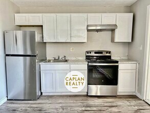 1407 Chapel St in New Haven, CT - Foto de edificio - Building Photo