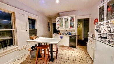 3022 N Frederick Ave, Unit 2 in Milwaukee, WI - Foto de edificio - Building Photo