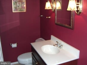 2463 Clover Field Cir in Herndon, VA - Building Photo - Building Photo