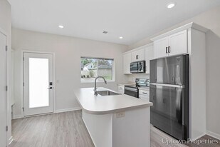 901 Fulton St W in Grand Rapids, MI - Building Photo