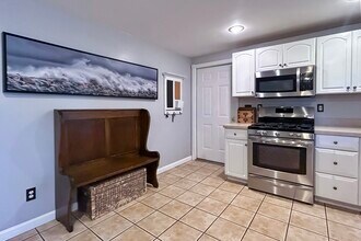 278 Harrison St in North Kingstown, RI - Foto de edificio - Building Photo