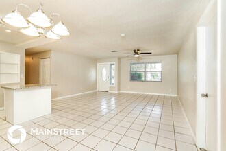 330 SE 46th Ln in Cape Coral, FL - Foto de edificio - Building Photo