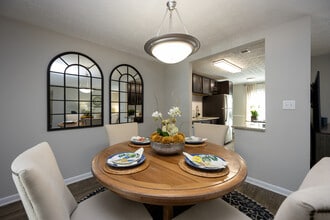 Park at Abernathy Square Apartments in Sandy Springs, GA - Building Photo - Interior Photo