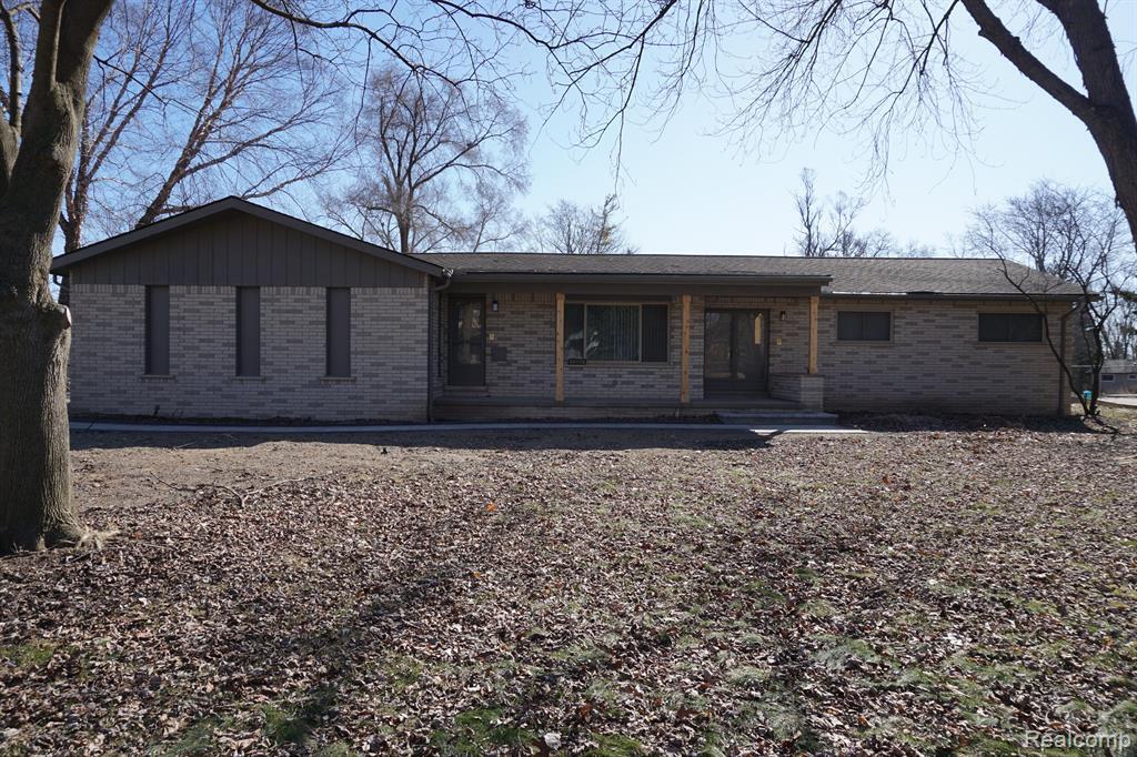 60938 Lake Edge in Washington, MI - Foto de edificio