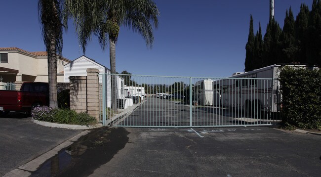 Terrace Village RV Park in Grand Terrace, CA - Foto de edificio - Building Photo