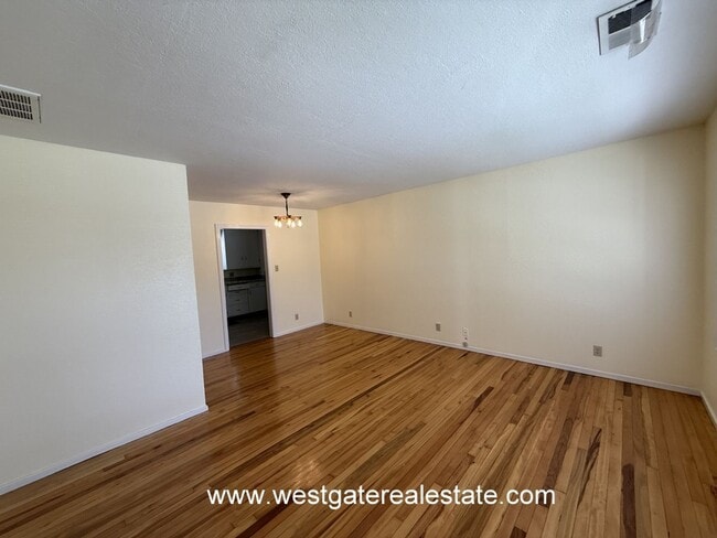 321 Vallejo St in Petaluma, CA - Building Photo - Building Photo