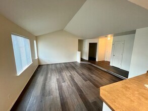 2128 NW Elm Ave in Redmond, OR - Building Photo - Building Photo