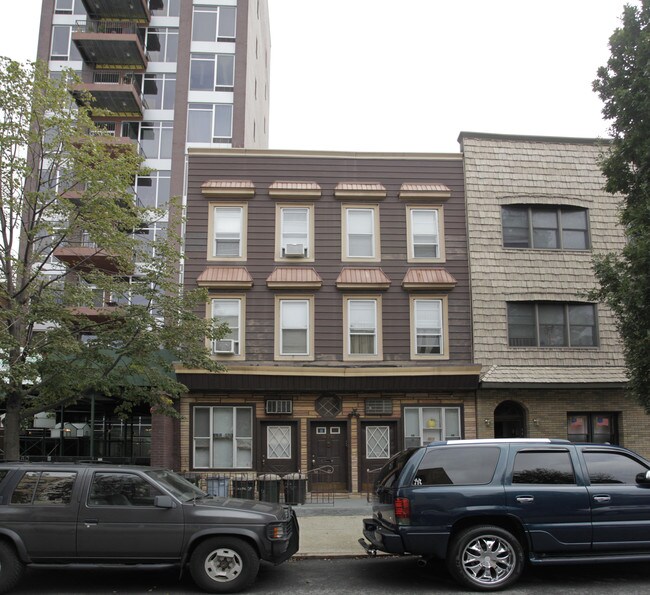476 Humboldt St in Brooklyn, NY - Building Photo - Building Photo