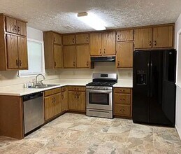 2003 Laboon Cir in Atlanta, GA - Building Photo - Building Photo
