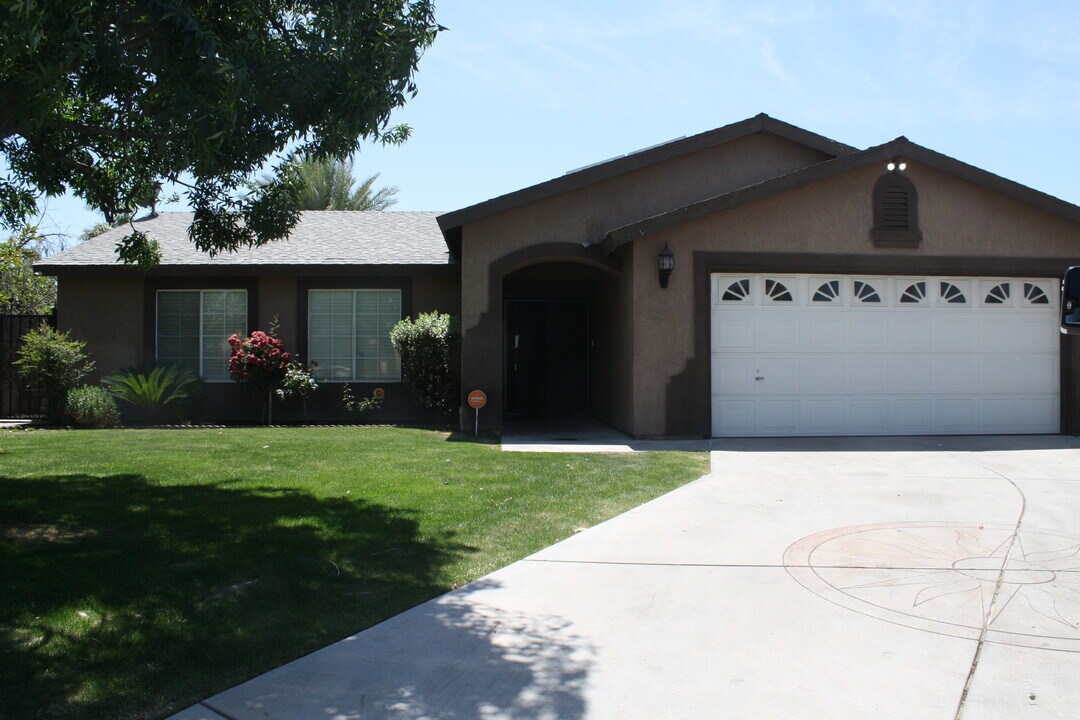 2119 Foxglove Ct in Bakersfield, CA - Building Photo