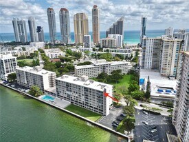 17500 N Bay Rd in Sunny Isles Beach, FL - Building Photo