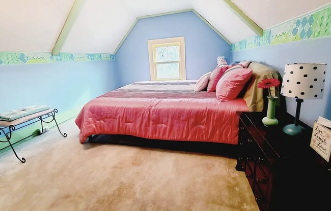 1512 Harlem Blvd, Unit Room #4 in Rockford, IL - Foto de edificio - Building Photo