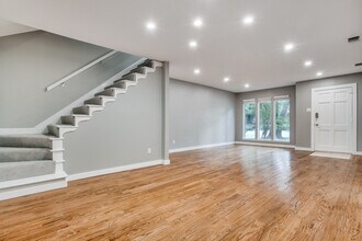 9810 Crest Meadow Dr in Dallas, TX - Building Photo - Building Photo