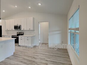 1016 NE 13th St in Cape Coral, FL - Building Photo - Building Photo