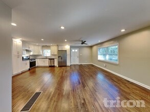 2001 E Lake Dr in Marietta, GA - Foto de edificio - Building Photo