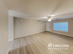 4406 Oak Pointe Dr in Winston-Salem, NC - Building Photo - Building Photo