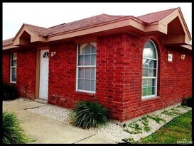 13 Zelma St in Edinburg, TX - Building Photo
