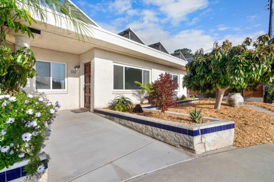 608 N Rios Ave, Unit MAIN HSE in Solana Beach, CA - Building Photo