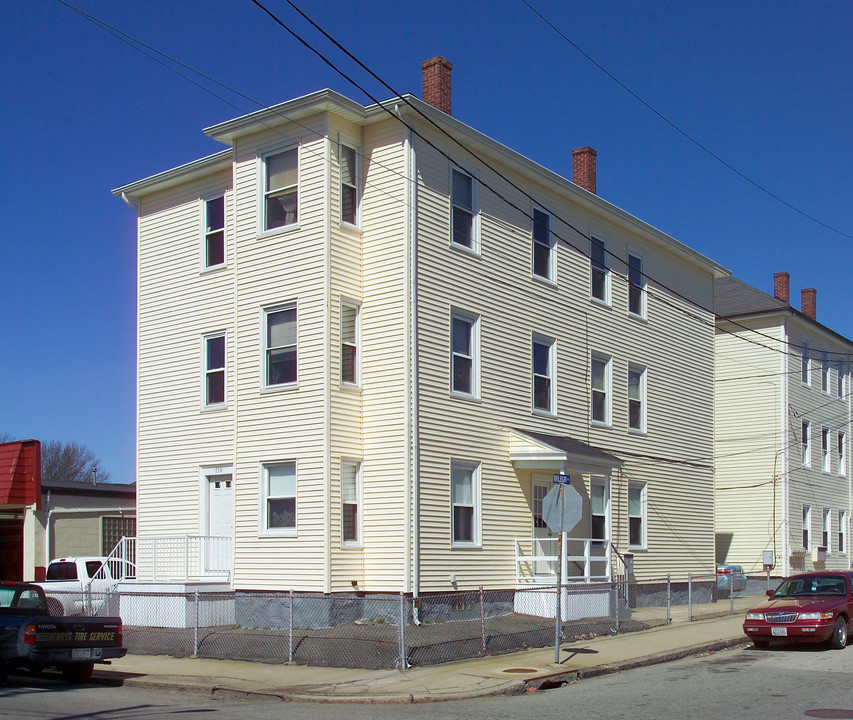730 Globe St in Fall River, MA - Foto de edificio