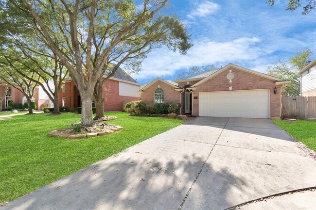 1303 Raintree Cir in Sugar Land, TX - Building Photo - Building Photo