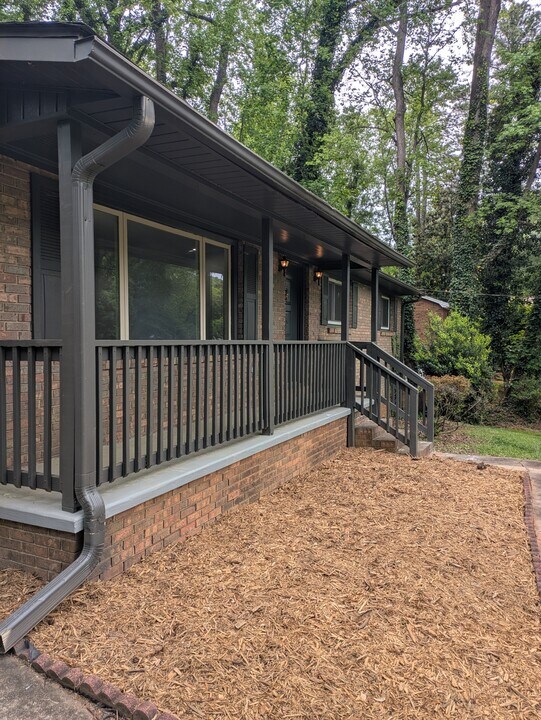 1002 Hemlock Dr in Shelby, NC - Foto de edificio