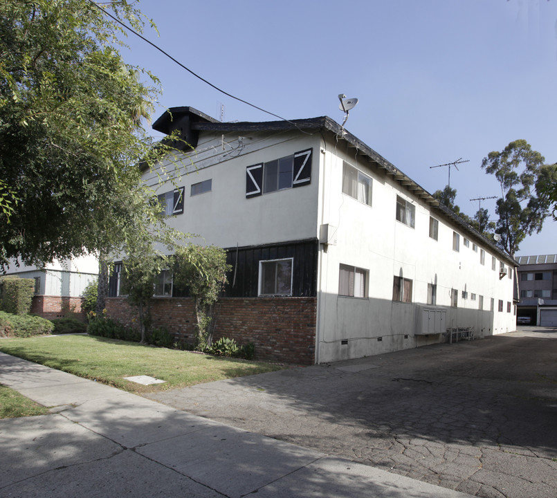 11557 Erwin St in North Hollywood, CA - Foto de edificio