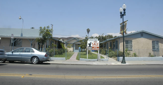 155-159 W San Ysidro Blvd in San Ysidro, CA - Building Photo - Building Photo