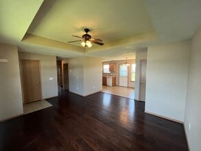 101 Spruce Ave in Clever, MO - Foto de edificio - Building Photo