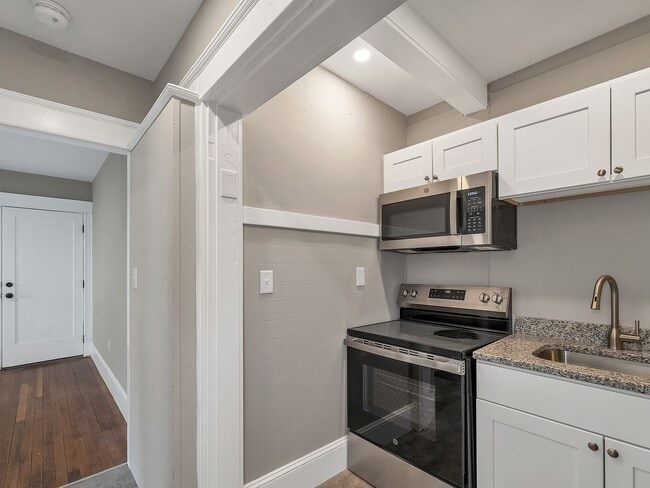 54 Brook St in Manchester, NH - Building Photo - Building Photo