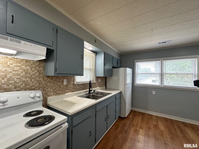 202 N State St in Springfield, IL - Building Photo - Building Photo