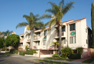 10915 Huston St in North Hollywood, CA - Building Photo - Building Photo