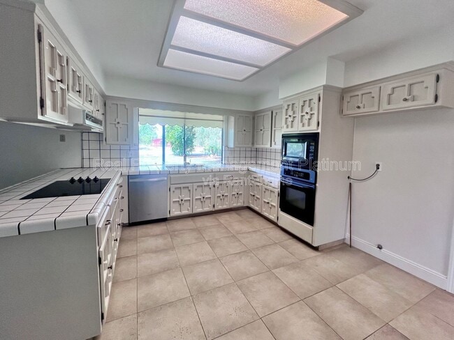 9193 N Fowler Ave in Clovis, CA - Building Photo - Building Photo